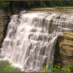 Средний водопад каскада Дженеси-Лейчворс.