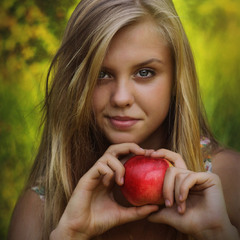Red apple*
