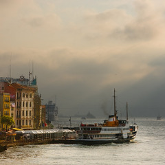 Стамбул. Утро на Галатском мосту