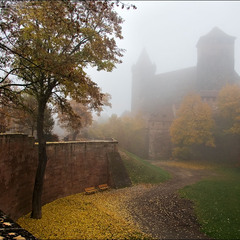 замок Keiserburg туманным утром