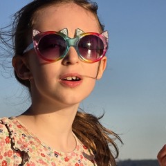 Мій промінчик сонця золотий.