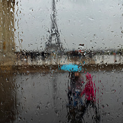 В Парижі дощить