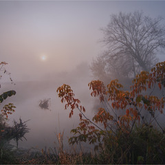 Солнце восходит на реке Уды в октябре