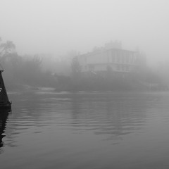 осінній Дніпро оповитий туманом
