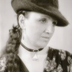 0927 Портрет женщины в фетровой шляпочке