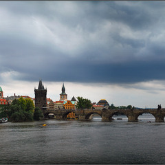 Её Величество, Прага