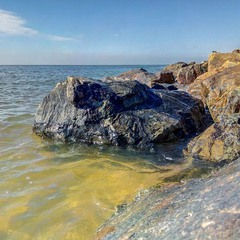 Камінь і море...