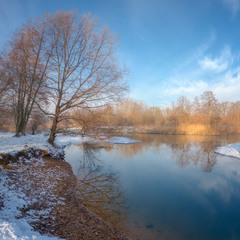 Зимовий день на річці