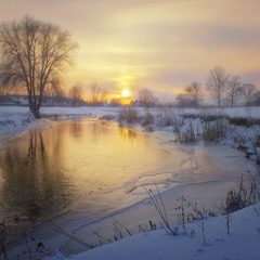 Захід сонця на річці