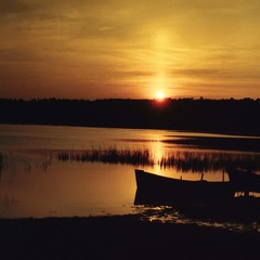 Захід сонця над озером Береже.