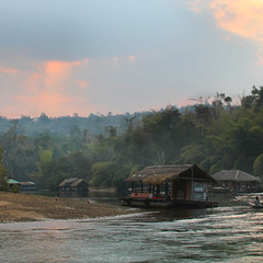 Закат на реке Квай