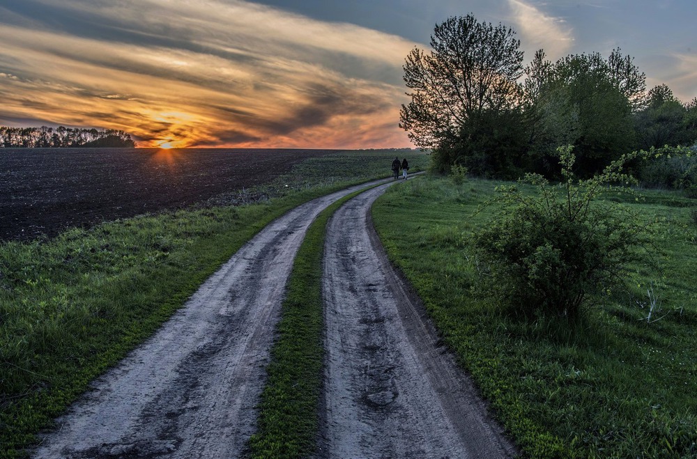 The road ahead. Дорога в будущее. Дорога в светлое будущее. Дорога к мечте. Дорога уходящая в светлое будущее.