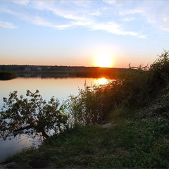 Закат на озере