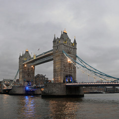 Вечірній Tower Bridge