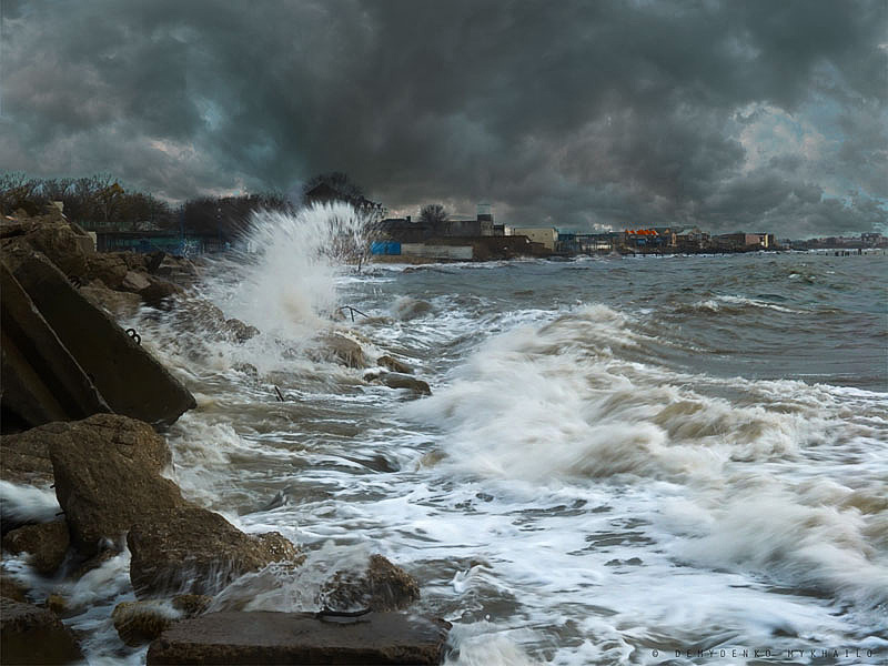 Шторм вч. Евпатория черное море шторм. Евпатория шторм зимой. Шторм Крымск. Евпатория шторм на море.