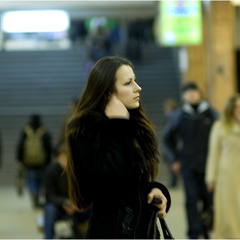 Случайный портрет прекрасной незнакомки в метро