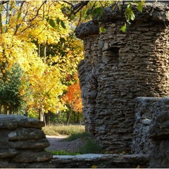 Осень вернулась в старую крепость.