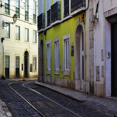...улочками Лиссабона