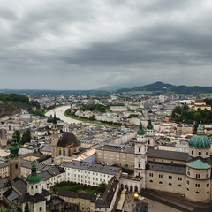 Зальцбург тоне в зелені і дощу