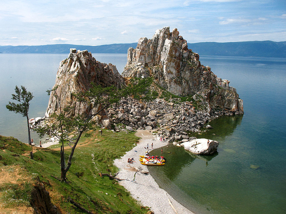 Шаман скала фото. Гора Шаманка на Байкале. Скала Шаманка на Байкале. Гора Шаманка Ольхон. Шаманка Байкал Ольхон.