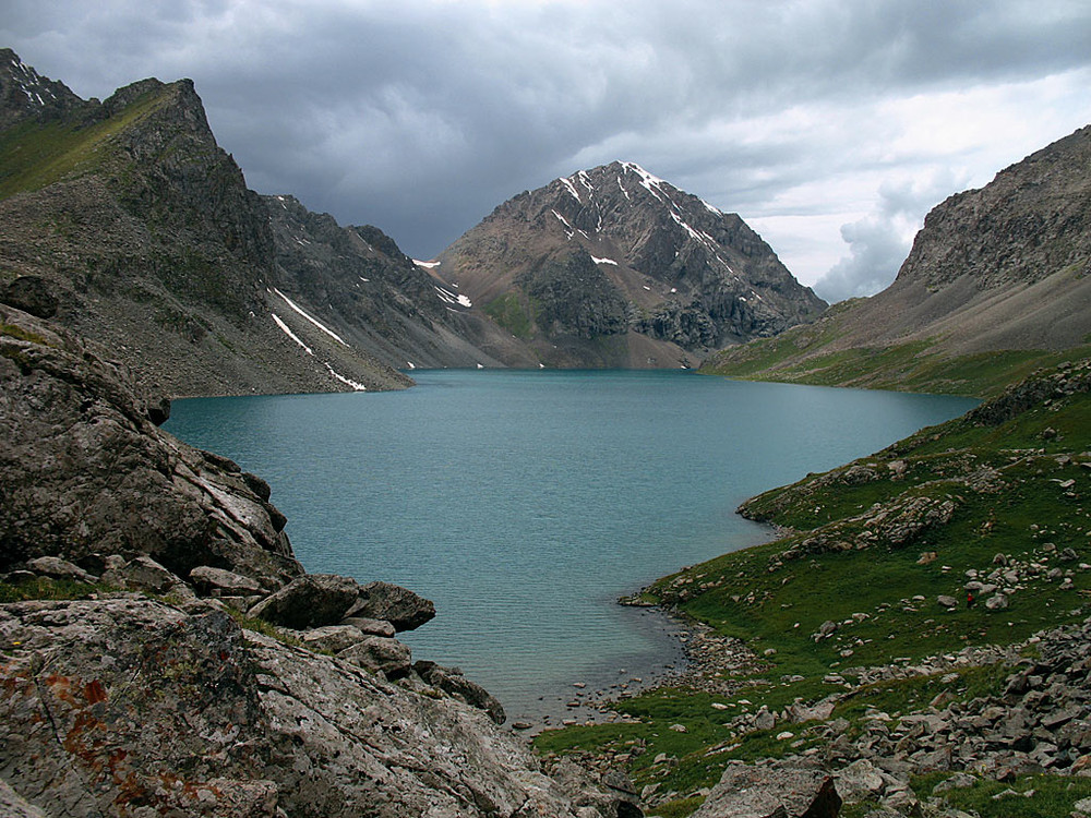 Ала кель. Озеро Ханин. Озеро Алакель в горах. Озеро Ханин в Перу.