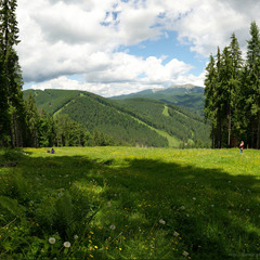 Вид з гори Буковель. Панорама з 14 кадрів