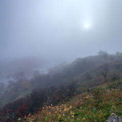 Сонце в тумані