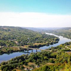 Вид на реку Днестр,которая разделяет Украину и Молдавию.