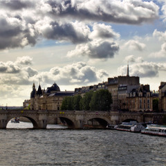 Под небом Парижа