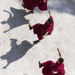 монахи