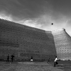 Футбол у стен древней крепости