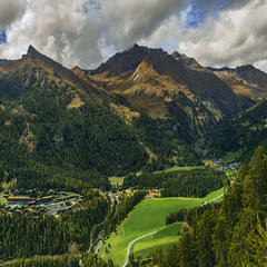 Долиною широкою кудись воно біжить, життя, коли хмарненько з проясненнячком навкруги.