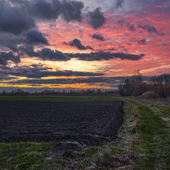 ХмАри за хмарАми, а за тими хмарАми - ще одні хмАри.