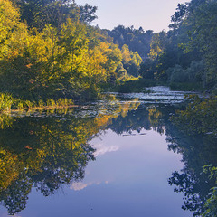 Вечір на річці Тетерів: ще літо спить, а осінь вже заглядає у воду.