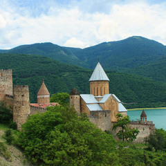Фортеця й монастир Анаурі, Сакартве́ло (Грузія).