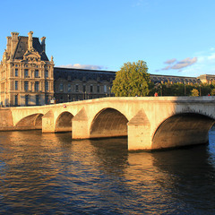 Сонце і міст через Сену