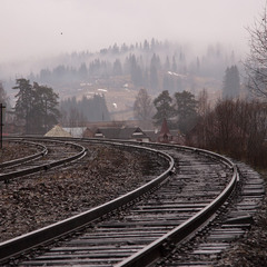 Дорога в дощ, туман, імлу. Це називається залізниця!
