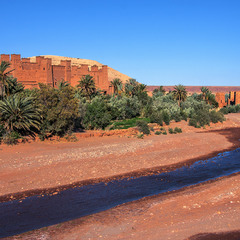 Древня фортеця  з глини - Аїт-Бен-Хайду - надвечір.