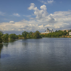 Білі хмарки як прилетіли, так і полетять собі далі. А пошук нескінченного триватиме та й триватиме.