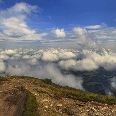 Після дощу: хмари розступаються, розповзаються, вверх піднімаються. Хмарнота і йняття подиху вітру.