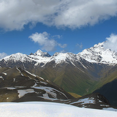 Кавказ на схід від Казбеку (крайня ліва вершина).
