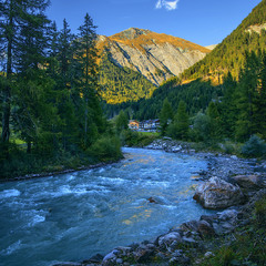 Сонце низенько, вечір близенько, спішу до тебе, моє серденько.