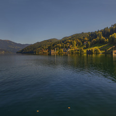 На берег озера Мільштатер (Millstätter See) опускається надвечірня млість і панує спокій.