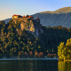 Сонце низенько, осінь близенько, спішу до тебе, моє серденько.