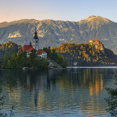 Прийшла додому, та й не застала, лягла на землю, та й плакать стала.