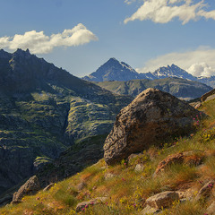 Вечір прийшов, спокій - запанував скрозь. Камені полежать - та й покотяться вниз через пару століть