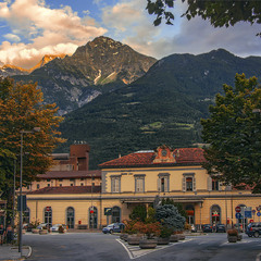 Сонце низенько, осінь близенько, спішу до тебе, моє серденько. Увечері.