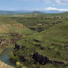 На кордоні. Праворуч Вірменія, ліворуч - Туреччина.