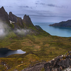 В мрячну погоду хмари зворохобилися були чогось.