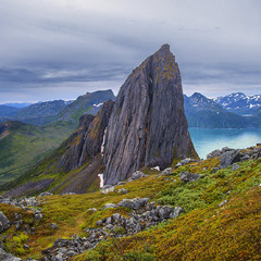 В це вітрило вітри дмуть вже багато тисячоліть.